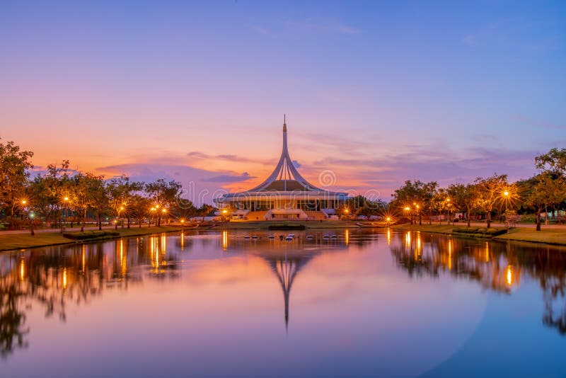 Ratchamangkhala Pavilion op de naam van het openbare park Suan Luang Rama IX Bangkok, Thailand stock afbeelding Ratchamangkhala Pavilion op de naam van het openbare park Suan Luang Rama IX Bangkok, Thailand stock afbeelding