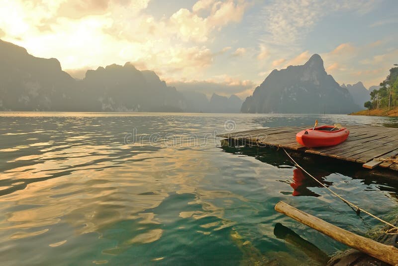 Ratchaprapha Dam royalty-vrije stock foto's