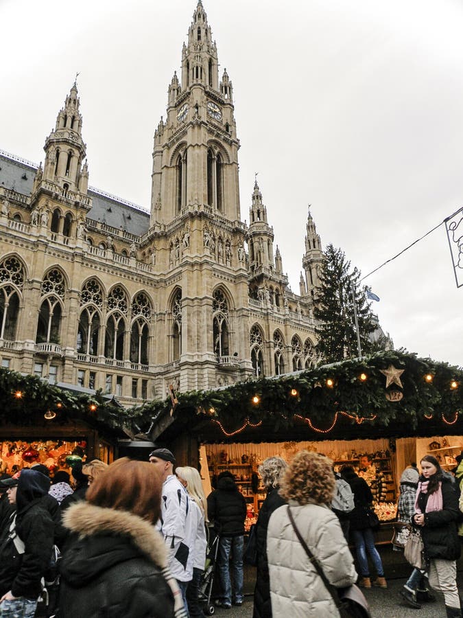 Rathaus-Weihnachtsmarkt in Wien Redaktionelles Stockfoto - Bild von