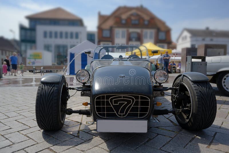RATZEBURG, GERMANIA - 2 GIUGNO 2019: Lotus Super 7 è un'automobile sportiva senza coperchio two-seater leggera, un'automobile cla fotografie stock libere da diritti RATZEBURG, GERMANIA - 2 GIUGNO 2019: Lotus Super 7 è un'automobile sportiva senza coperchio two-seater leggera, un'automobile cla fotografie stock libere da diritti