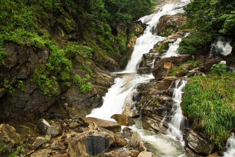 Ravana Ella Waterfall Sri Lanka Image stock Image du Ravana Ella Waterfall Sri Lanka Image stock Image du