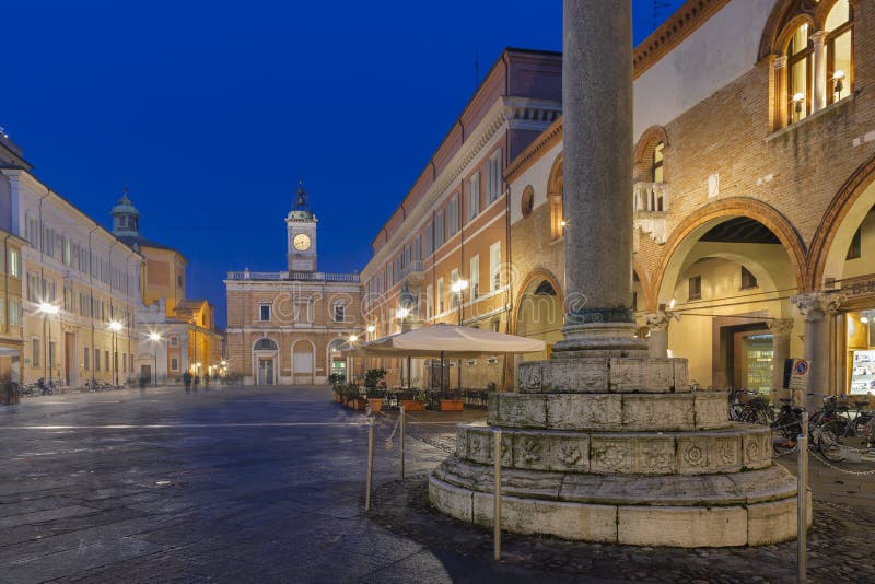 Ravena Itália Em Piazza Del Polo Foto de Stock - Imagem de famoso, noite:  243015308