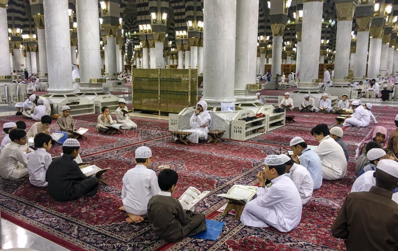 Ravza-i Mutahhara in Masjid Al Nabawi als Garten aus dem Himmel auf der Erde benannt lizenzfreie stockbilder Ravza-i Mutahhara in Masjid Al Nabawi als Garten aus dem Himmel auf der Erde benannt lizenzfreie stockbilder