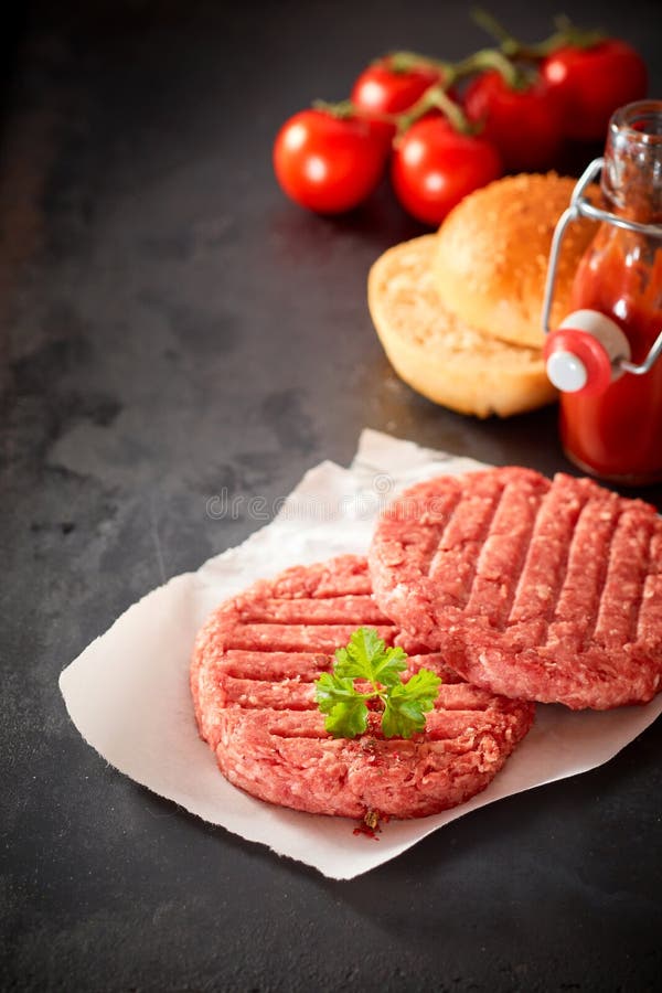 https://thumbs.dreamstime.com/b/raw-beef-hamburger-patties-fresh-ingredients-close-up-still-life-two-topped-parsley-resting-dark-gray-stone-surface-83884999.jpg