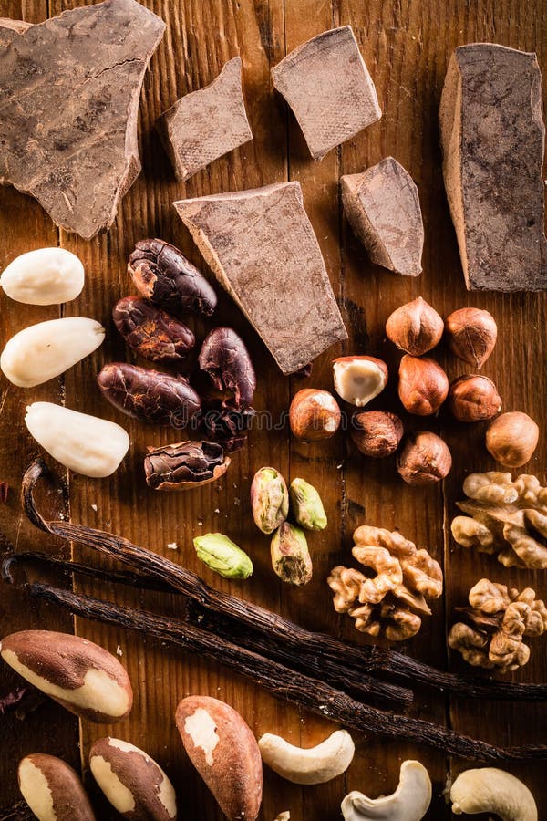 Raw cocoa mass with hazelnuts