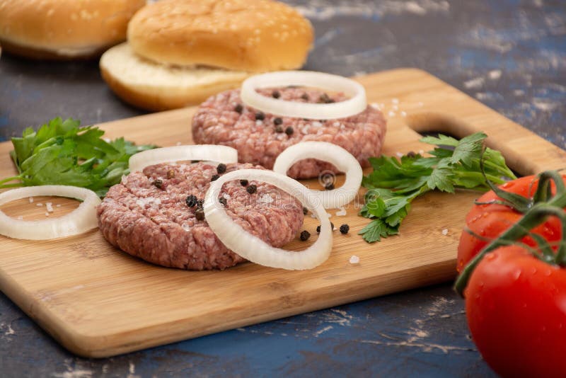 Raw minced beef burgers stock photo. Image of wooden - 140525832