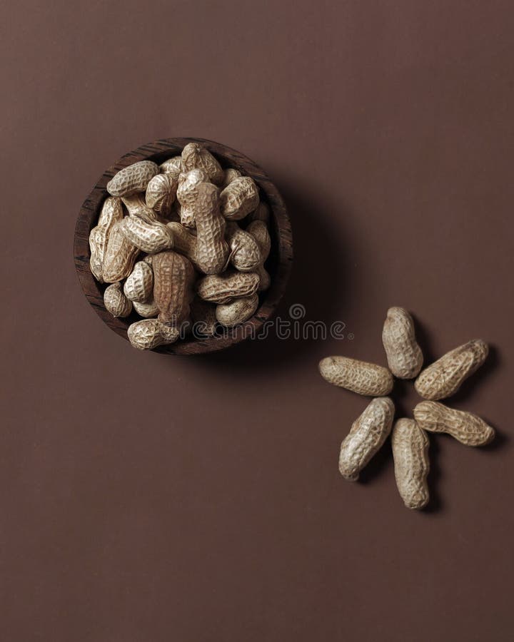 Peanuts that Grow into the Ground and Leaves Appear on the Surface of