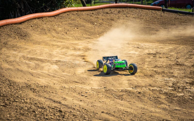 RC Truggy going through a corner