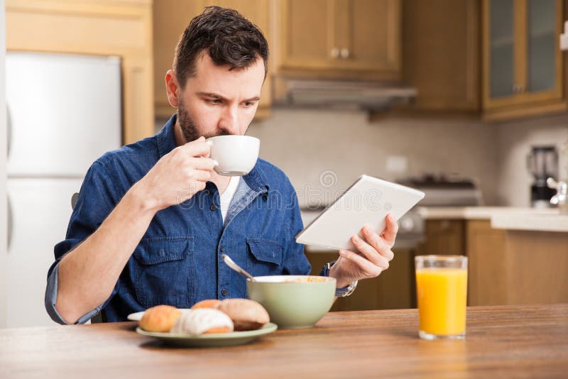 Have a coffee have breakfast. Парень пьет кофе на завтрак фото. Man Drink Coffee Breakfast. Man have Breakfast. Сток картинки завтрак мужчина ест.