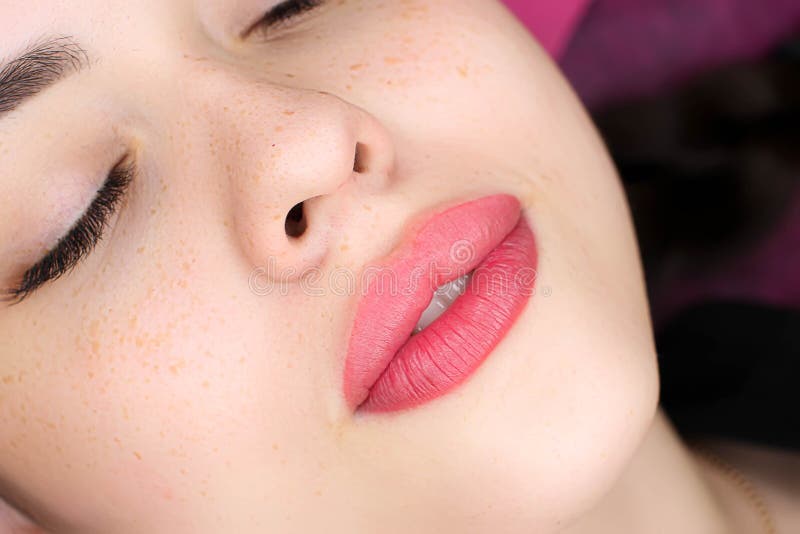 Here's What It's Really Like to Get Your Lips Tattooed | Glamour