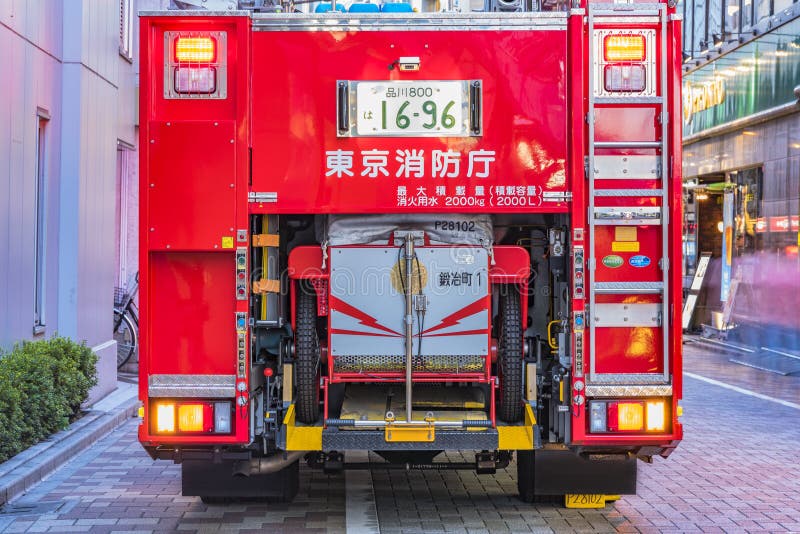 Rear view of a red Japanese fire truck with its lit traffic lights and license plate registered in Shinagawa stock photography Rear view of a red Japanese fire truck with its lit traffic lights and license plate registered in Shinagawa stock photography