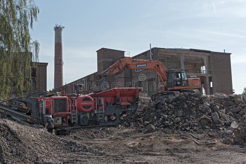 Rebuilding and partial demolition of an old former paper mill