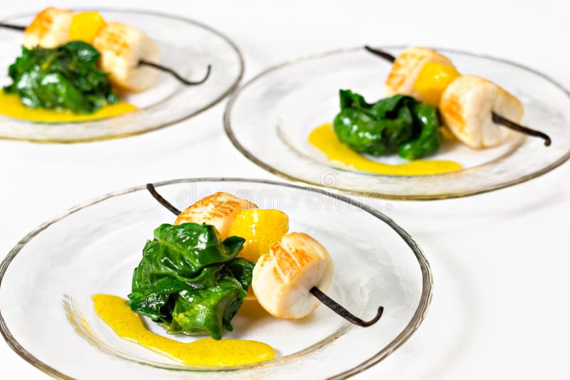 Receita do Scallop imagem de stock. Imagem de espinafre 13879511
