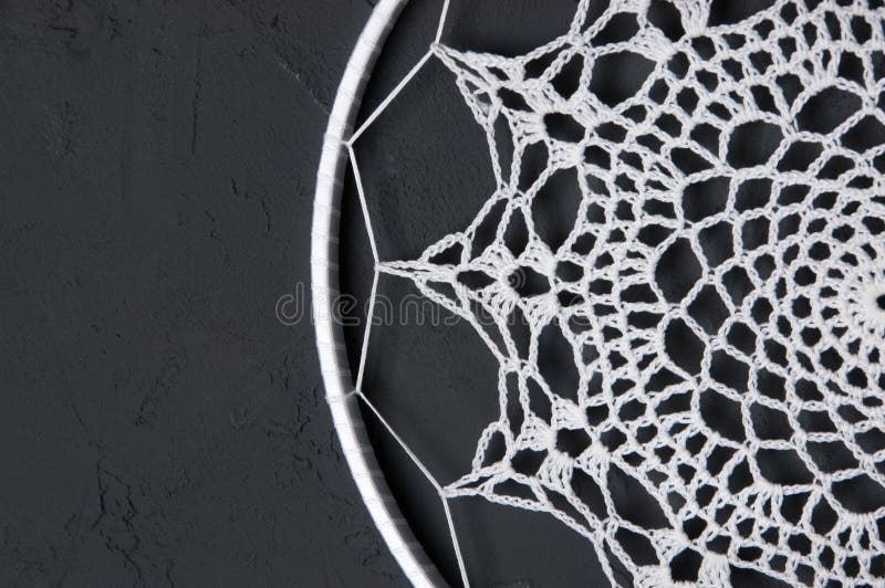 Receveur blanc de rêve de napperon de crochet photo stock Receveur blanc de rêve de napperon de crochet photo stock