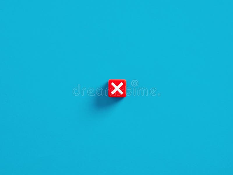 Rechazo anulación declinación conceptos negativos de toma de decisiones. botón de error o cancelación. cubo rojo con marca de cruce o símbolo de marca x