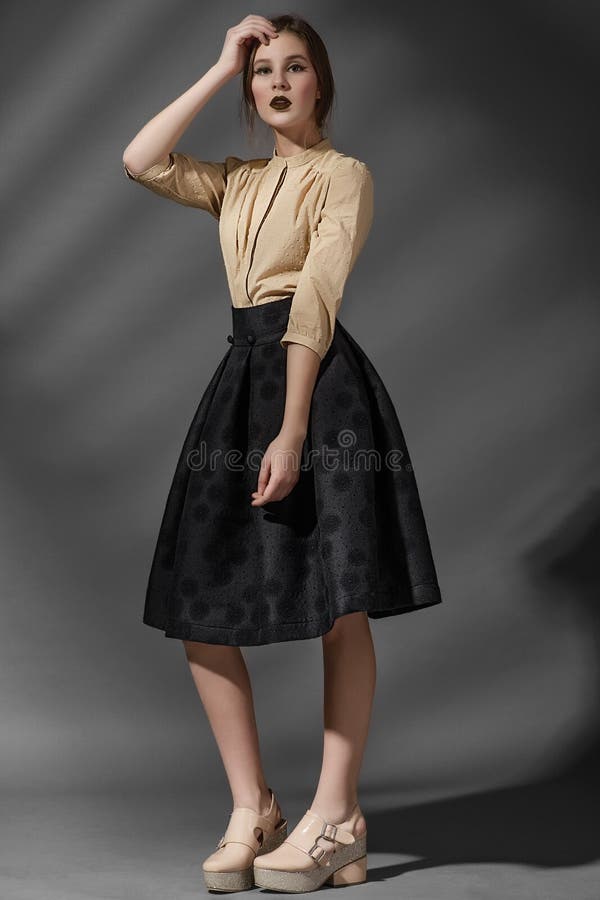 Recht junge Dame lizenzfreies stockbild Recht junge Dame lizenzfreies stockbild