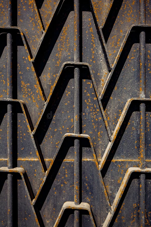 Recinto arrugginito del metallo Parti decorative dei portoni del metallo struttura della o. Recinto arrugginito del metallo Parti decorative dei portoni del metallo Struttura di vecchio fondo del metallo Reticolo geometrico Concetto: creativo, recinto