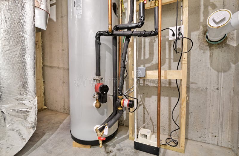 Hot water recirculaton system with storage tank