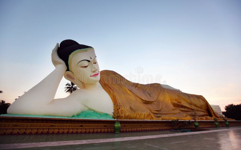 Reclining Buddha statue in Burma