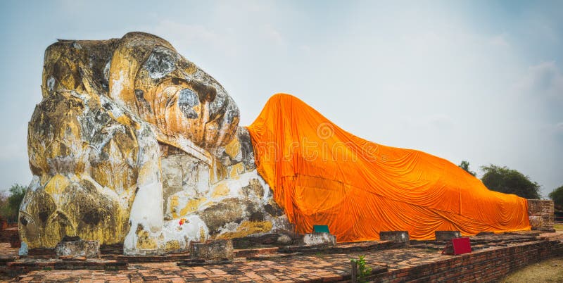 Reclining Buddha in Wat Lokayasutharam