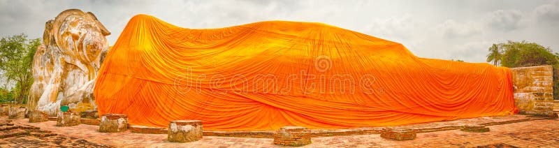 Reclining Buddha in Wat Lokayasutharam