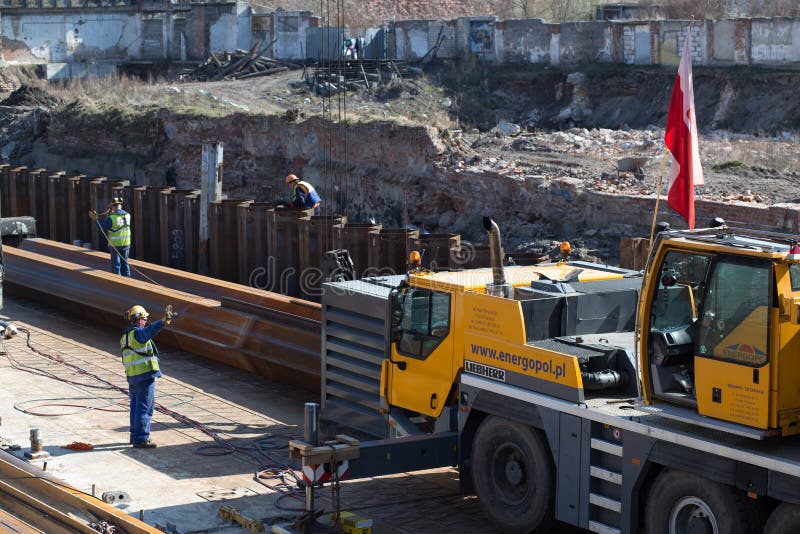 Reconstrucción de muelles en el centro de ciudad. imágenes de archivo libres de regalías Reconstrucción de muelles en el centro de ciudad. imágenes de archivo libres de regalías