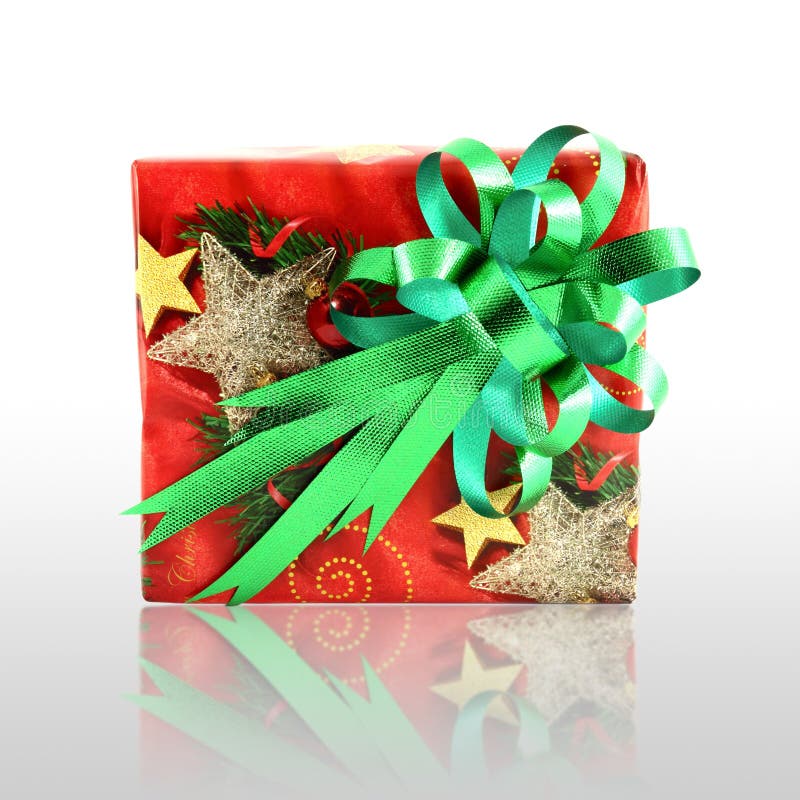 Rectángulo de regalo de la Navidad con el arqueamiento verde fotografía de archivo libre de regalías Rectángulo de regalo de la Navidad con el arqueamiento verde fotografía de archivo libre de regalías