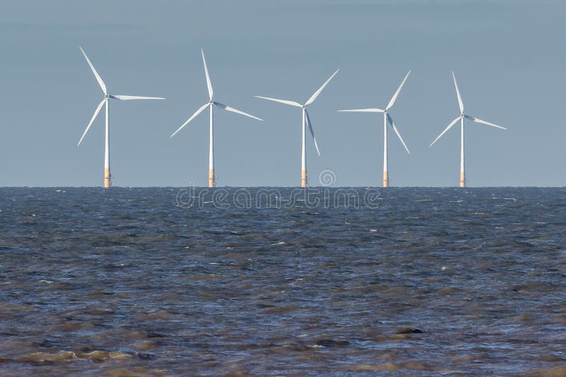 RECULVER, ENGLAND/UK - 10 DICEMBRE: Generatori eolici fuori dalla riva a fotografia stock libera da diritti RECULVER, ENGLAND/UK - 10 DICEMBRE: Generatori eolici fuori dalla riva a fotografia stock libera da diritti
