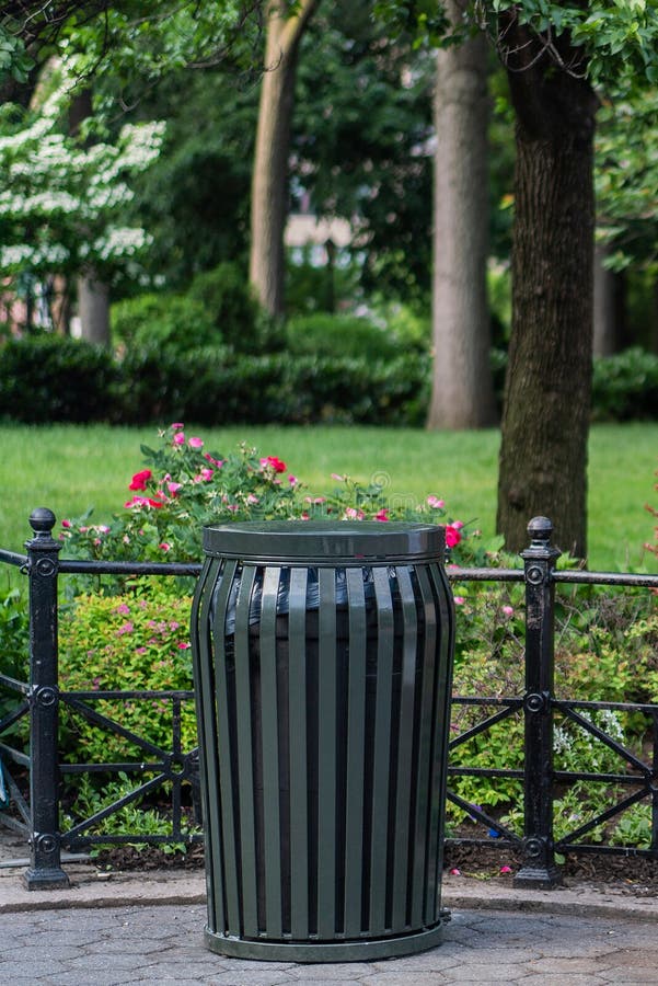 https://thumbs.dreamstime.com/b/recycle-bin-park-green-garbage-can-park-park-trash-cans-playground-trash-bins-public-city-receptacles-128978150.jpg