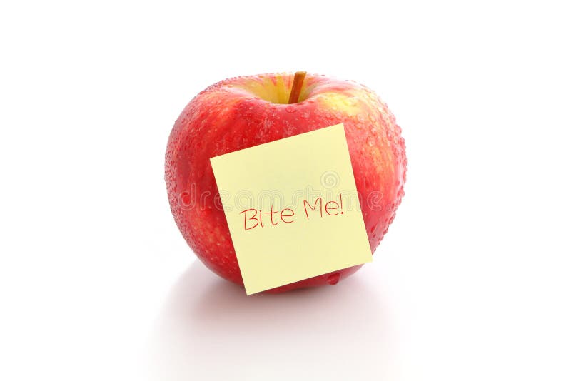 Red apple with empty post-it, Bite me !