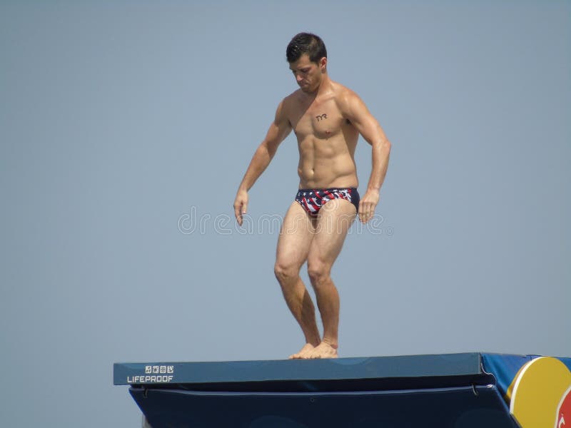 Red Bull Cliff Diving Polignano en sto 2017 arkivfoton Red Bull Cliff Diving Polignano en sto 2017 arkivfoton
