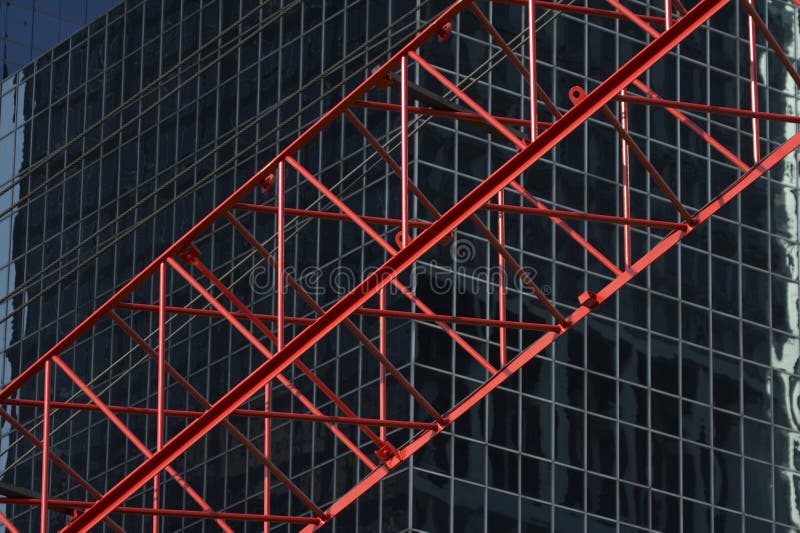 Red construktion cran in front of office building R03
