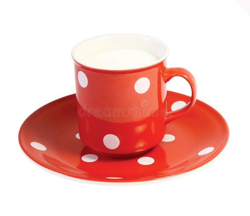 Rosso tazza di latte con targa rossa isolato su sfondo bianco.