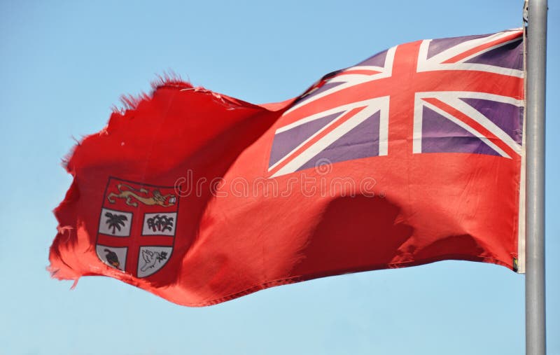 Hãy dành chút thời gian để nhìn vào hình ảnh cờ Liên hiệp Anh trên nền đỏ này. Đây là biểu tượng của vương quốc Anh và cũng là biểu tượng cho sự kiêu hãnh và quyền lực. Nhìn vào cờ này, bạn có thể cảm nhận được sự ấn tượng và uy quyền của Anh quốc.