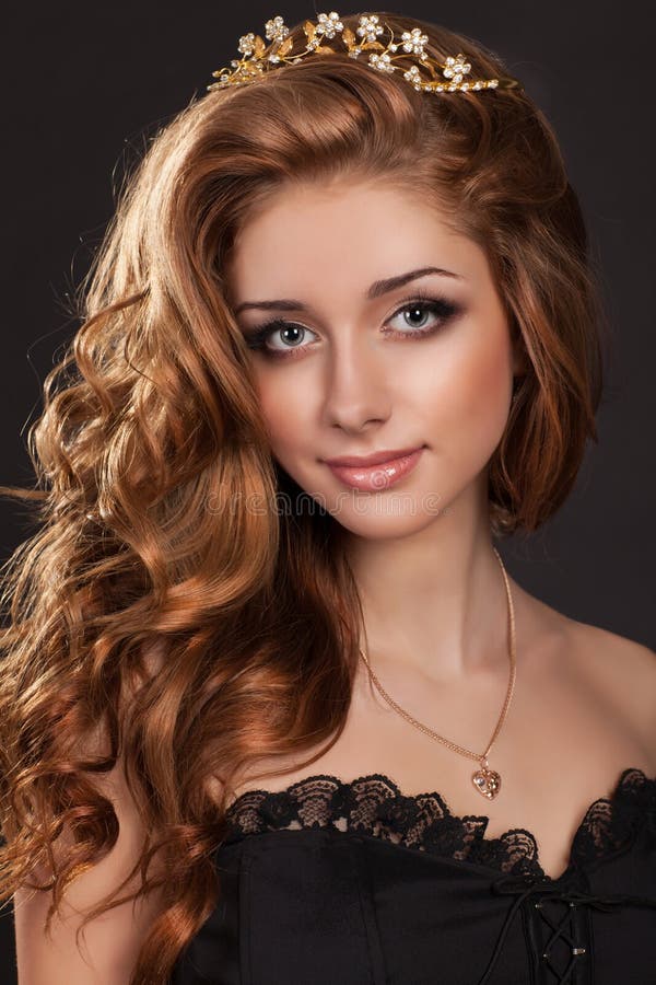 Fashion woman with brown hairs perfect skin and makeup in jewelry. Beauty Model