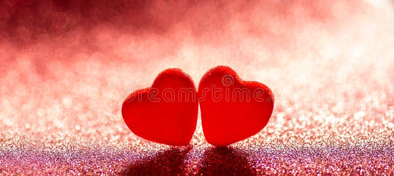 Trái tim đỏ không chỉ đơn thuần là một hình dáng đẹp mắt, mà còn là biểu tượng cho sự sống động. Khám phá thêm về trái tim đỏ trong bức ảnh này.