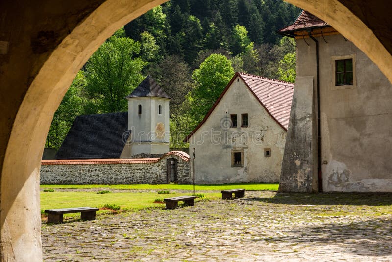 Červený Klášter na Slovensku. Architektura a památky Pienin