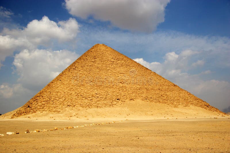 Il Rosso Piramide di Dashur in Egitto, famoso punto di riferimento.