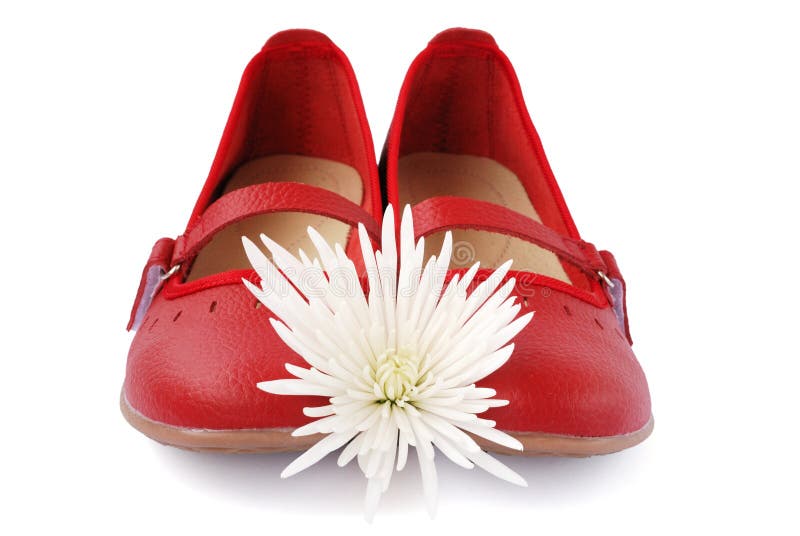 Red shoes with chrysanthemum