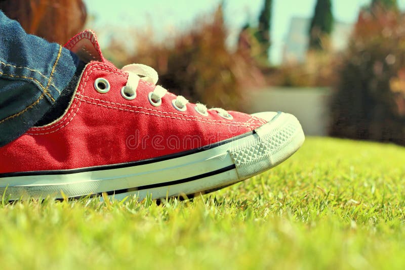 converse red shoes