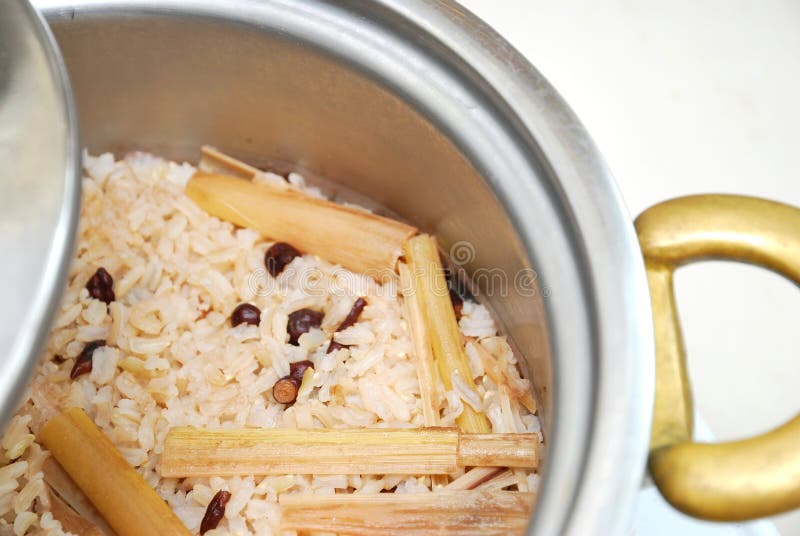 Red unpolished rice with beans in pot