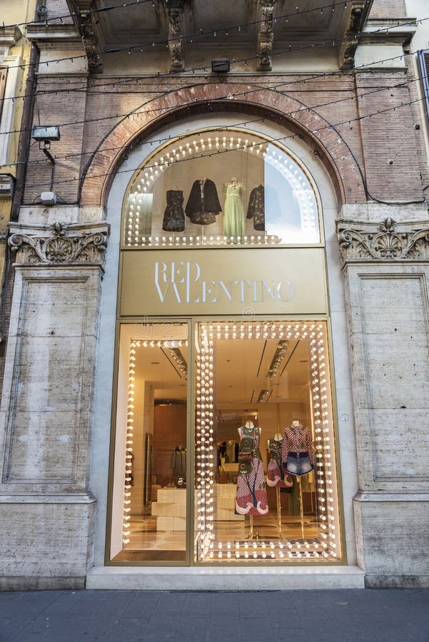 India Mahdavi pairs pink and yellow for Red Valentino store in London