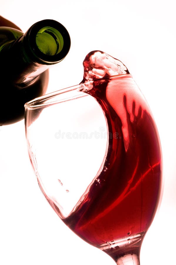 Červené víno, sklenice na víno.