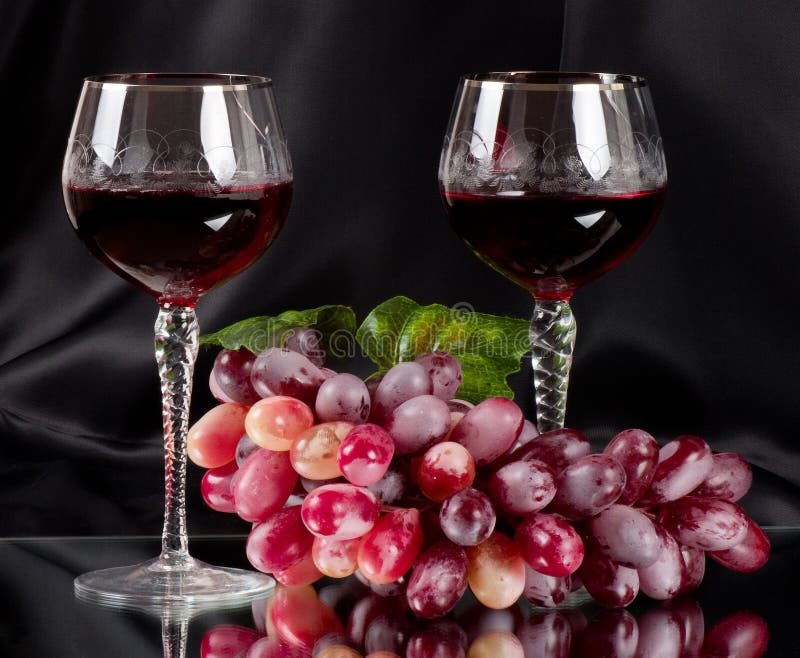 Red wine in glass with grape