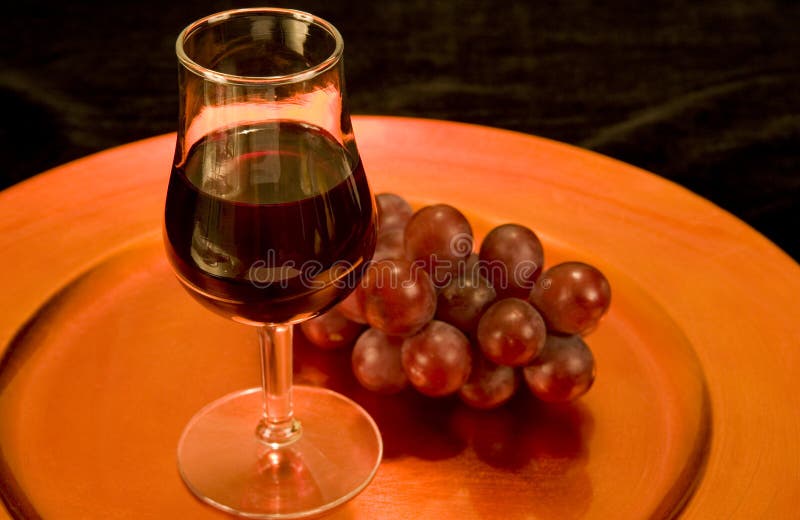 Red wine and grapes on a tray