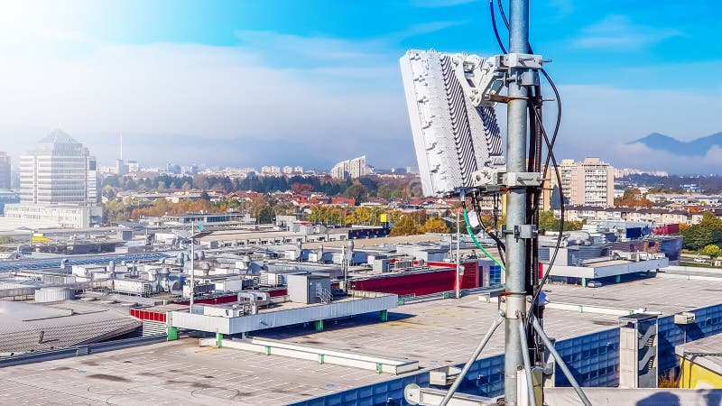 rede de rádio celular da telecomunicação 5G móvel de antena foto de stock rede de rádio celular da telecomunicação 5G móvel de antena foto de stock