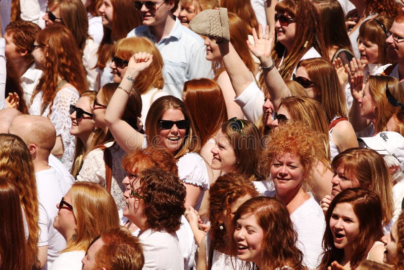 https://thumbs.dreamstime.com/b/redheads-people-portrait-montreal-may-redhead-first-ever-gathering-read-heads-montreal-may-montreal-quebec-30878159.jpg