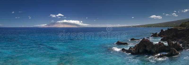 Reef in clear water with view of West Maui Mountains from south shore. Maui, Hawaii, USA. Clear water with view of West Maui Mountains from south shore. Maui royalty free stock images Reef in clear water with view of West Maui Mountains from south shore. Maui, Hawaii, USA. Clear water with view of West Maui Mountains from south shore. Maui royalty free stock images