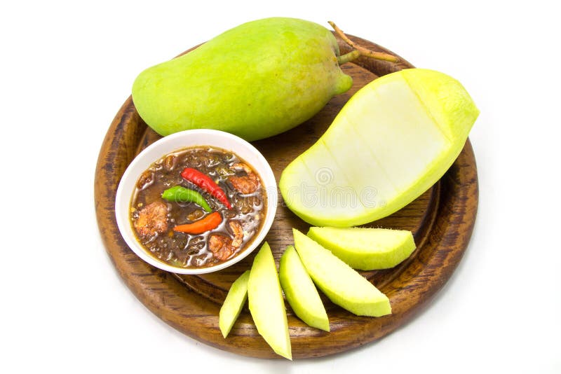 Reeks groene mango's met Zoete vissensaus stock afbeelding