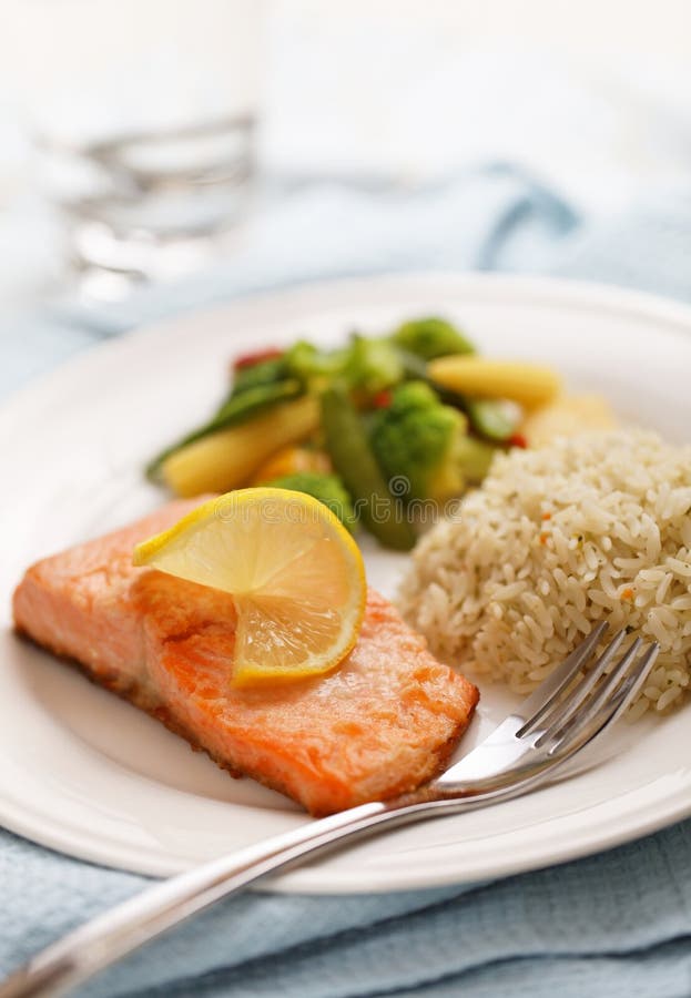 Refeição Salmon da faixa foto de stock royalty free Refeição Salmon da faixa foto de stock royalty free